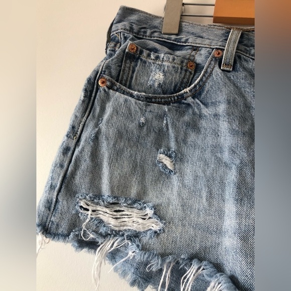 Levis 501 DENIM DISTRESSED SHORTS SIZE 30 WAIST HIGH RISE BUTTON FLY - Picture 6 of 12